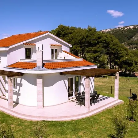 Calma Villa Mundanije